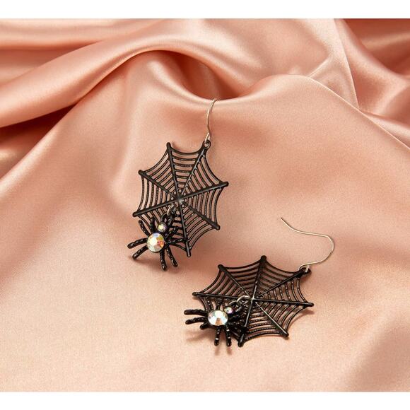 804. Halloween Spider with Web Earrings - Picture 1 of 3